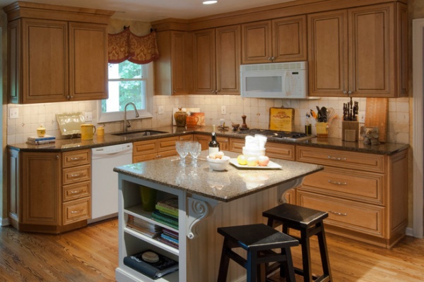 Traditional Kitchen by Adrienne DeRosa