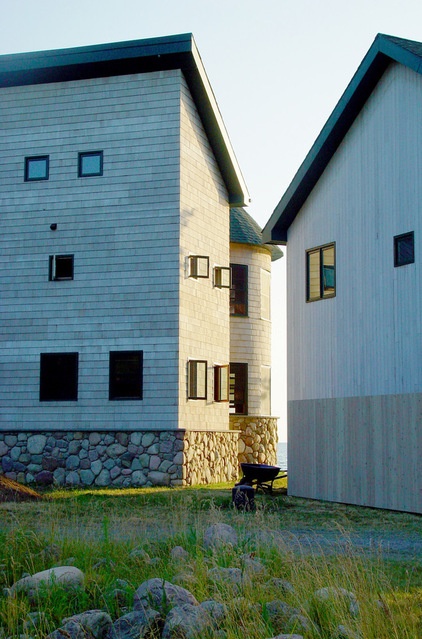 Farmhouse Exterior by Vermont Integrated Architecture