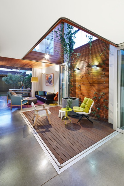 Contemporary Deck by elaine richardson architect