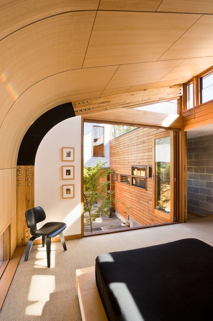 Houzz Tour: A Sun-Soaked Solution for a Narrow Site