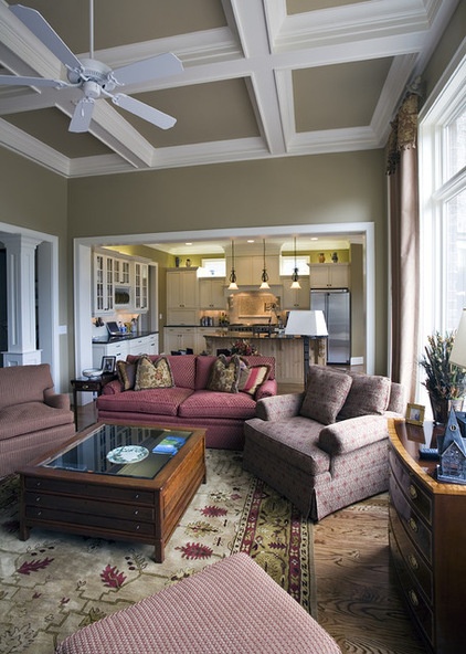 Traditional Family Room by Grainda Builders, Inc.