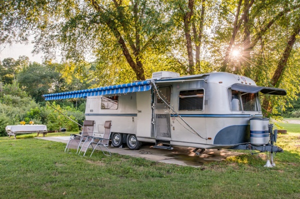 A 1970s Avion Camper Gets a New Groove