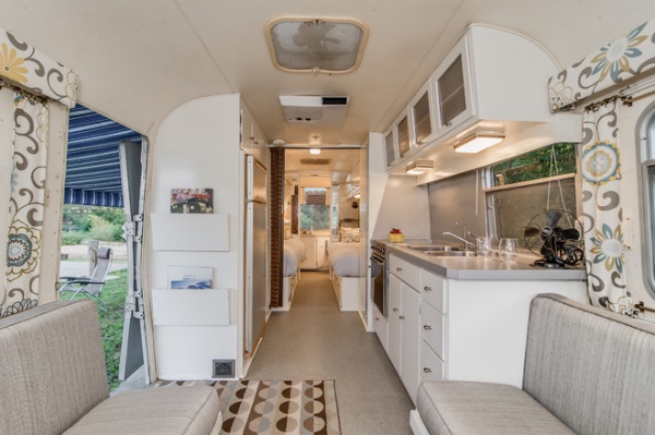 A 1970s Avion Camper Gets a New Groove