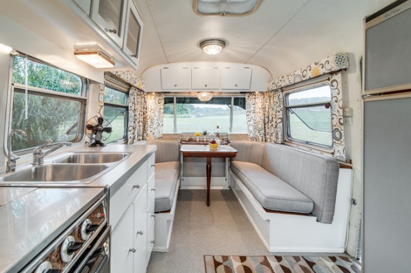 A 1970s Avion Camper Gets a New Groove