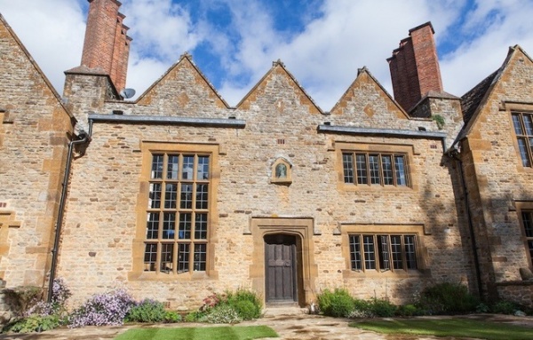 Houzz Tour: New Comforts in the Cotswolds