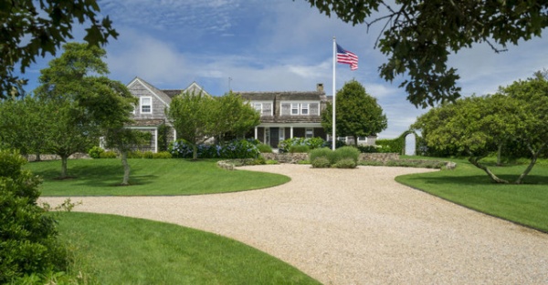 Houzz Tour: Taking ‘Ye Olde’ Out of a Nantucket Shingle-Style Home