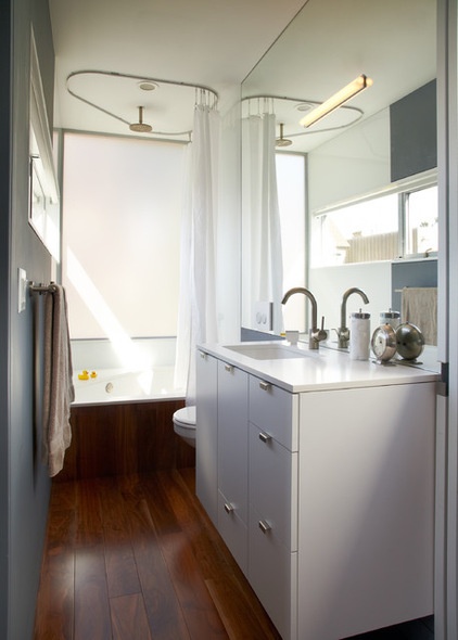 A Cantilevered Family Bathroom Boosts Square Footage