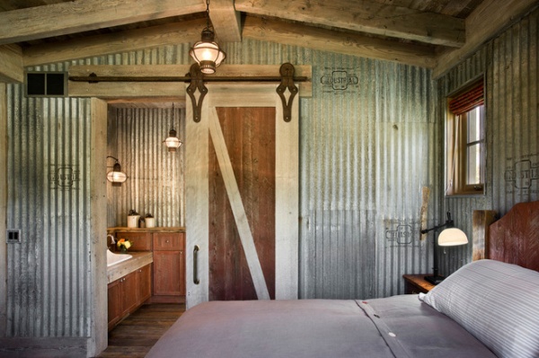 Farmhouse Bedroom by Locati Architects