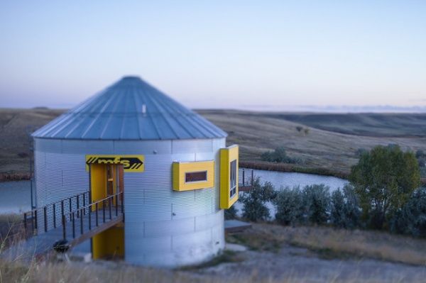 Houzz Tour: Prairie Grain Bin Turned Bucolic Retirement Home