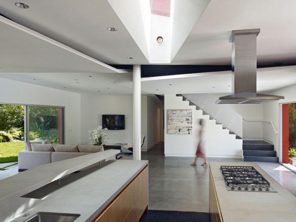 Modern Kitchen by Daly Genik