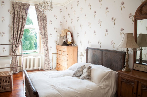 Traditional Bedroom by Amelia Hallsworth Photography