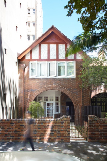 Houzz Tour: Sleek Addition With a Standout Stairway