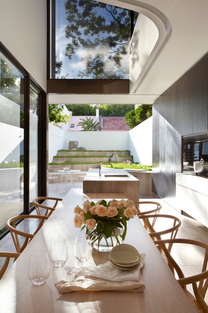 Modern Dining Room by Smart Design Studio