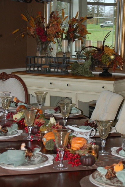 Traditional Dining Room Thanksgiving Tablescape