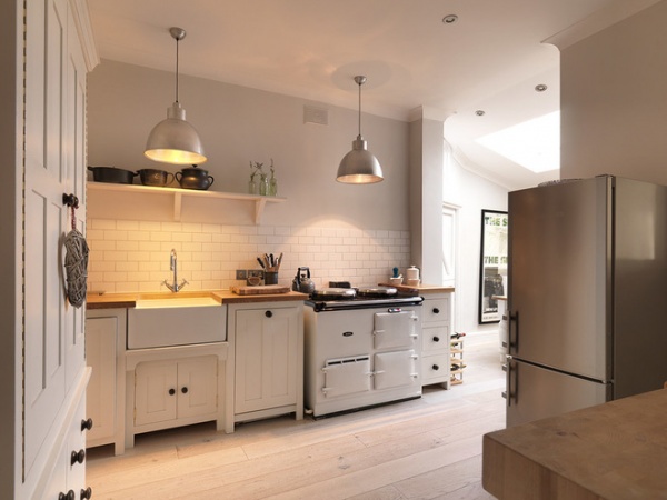 Traditional Kitchen by Hitt Oak Ltd