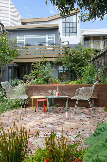 Patio by Alden Miller Interiors