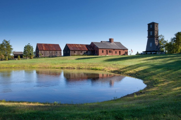 Houzz Tour: Recalling the Pilgrims in a 350-Year-Old Home