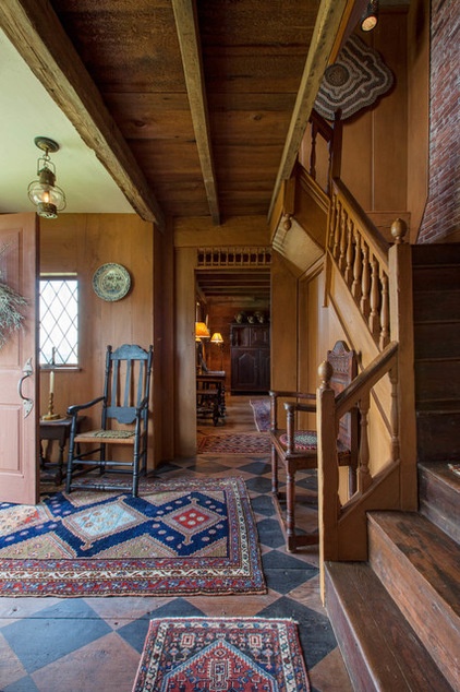 Houzz Tour: Recalling the Pilgrims in a 350-Year-Old Home