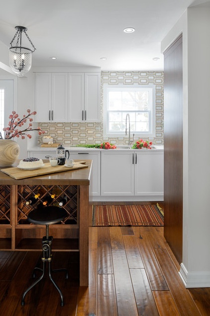 Kitchen of the Week: A Hardworking Island in a Timeless Space