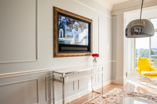 Houzz Tour: Couple Pares Down and Pumps Up the Style