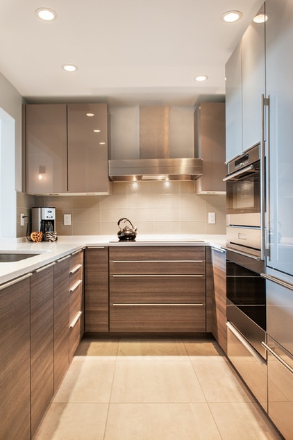 Houzz Tour: Couple Pares Down and Pumps Up the Style