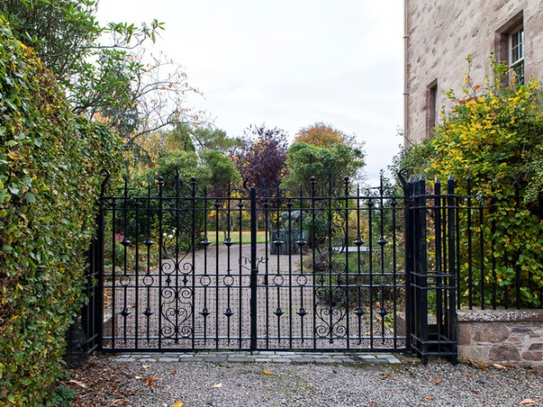 Houzz Tour:  New Warmth for a 17th-Century Scottish Castle