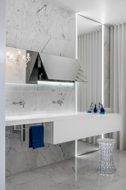 Modern Bathroom by MINOSA