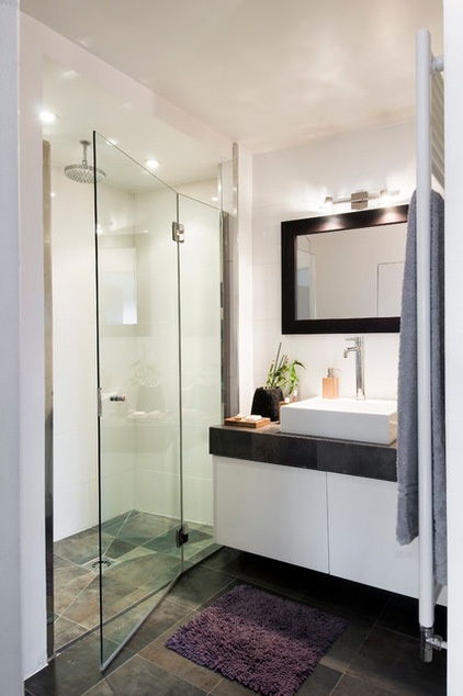 Contemporary Bathroom by Manuel Sequeira Architecte D.P.L.G