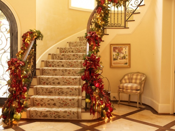 How to Decorate for the Holidays When Your Home Is for Sale