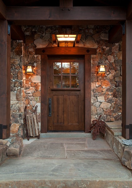 Rustic Entry by THINK architecture Inc.