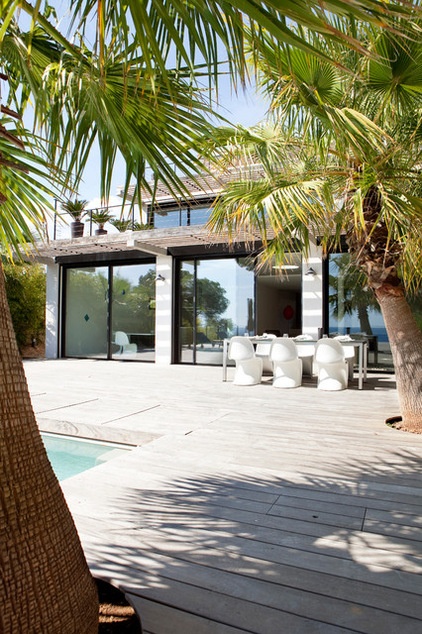 Houzz Tour: Sea Views and Sunshine on the French Riviera