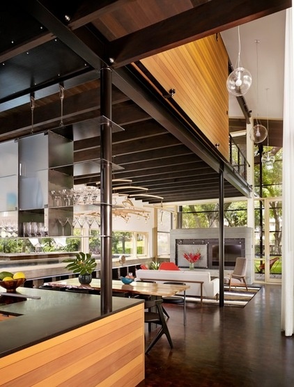 Houzz Tour: Limits Bring Out the Best in a Modern Lakeside Home