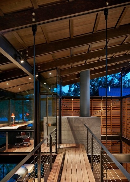 Houzz Tour: Limits Bring Out the Best in a Modern Lakeside Home