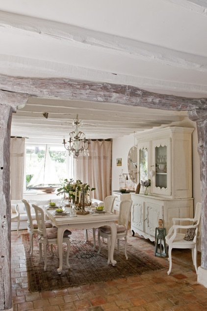 Traditional Dining Room by Catherine Sandin