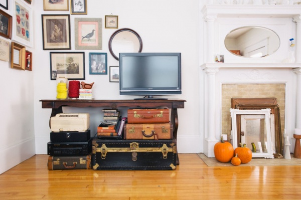 Midcentury Living Room by Nanette Wong