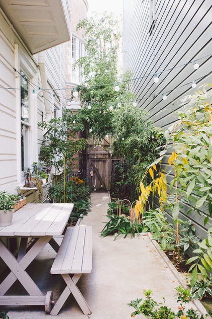 Midcentury Patio by Nanette Wong