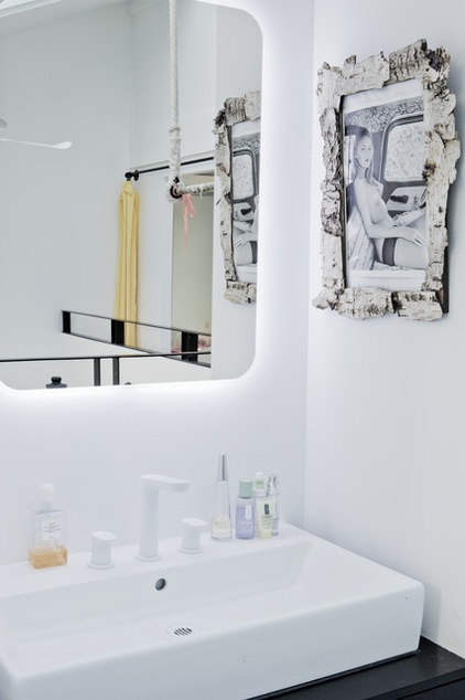 Contemporary Bathroom by Miriam Gassmann