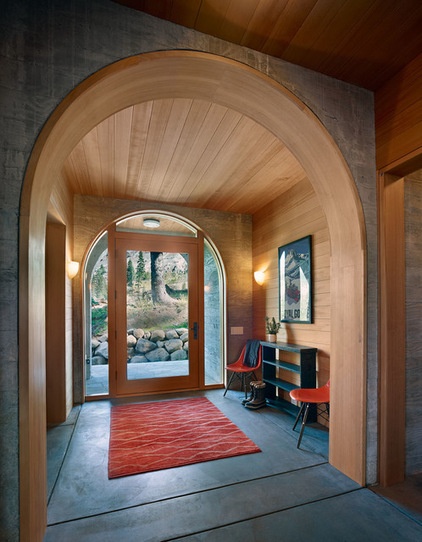 Rustic Entry by BCV ARCHITECTS