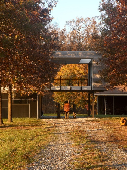 Modern Porch by McInturff Architects