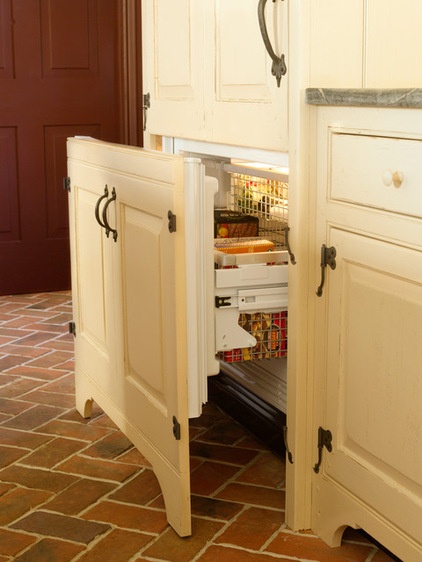 Farmhouse Kitchen by Timeless Kitchen Cabinetry