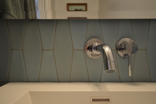 Midcentury Powder Room by Jeannette Architects