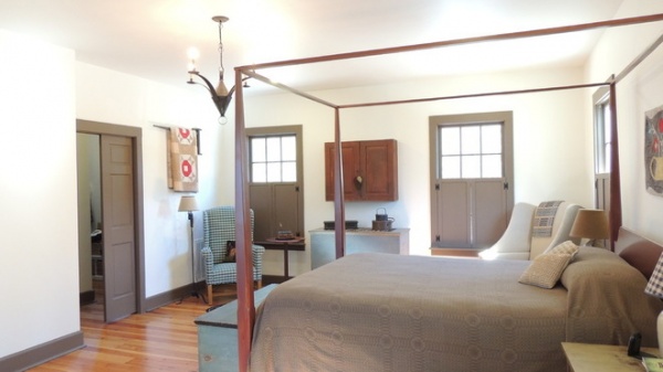 Farmhouse Bedroom by Maplestone Construction