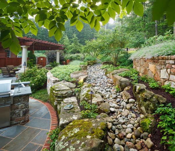 Traditional Landscape by SURROUNDS Landscape Architecture + Construction