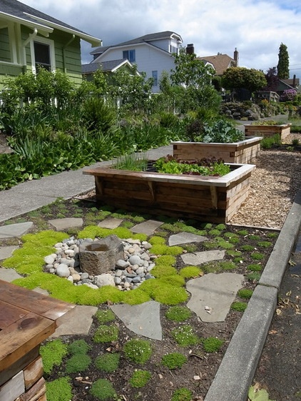 Traditional Landscape by Erin Lau Landscape Design- Seattle