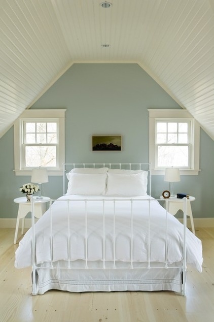 Beach Style Bedroom by Aquidneck Properties