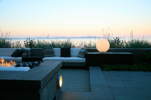 Contemporary Patio by jonathan craggs garden design