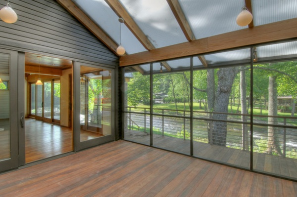 Rustic Porch by Hefferlin & Kronenberg Architects