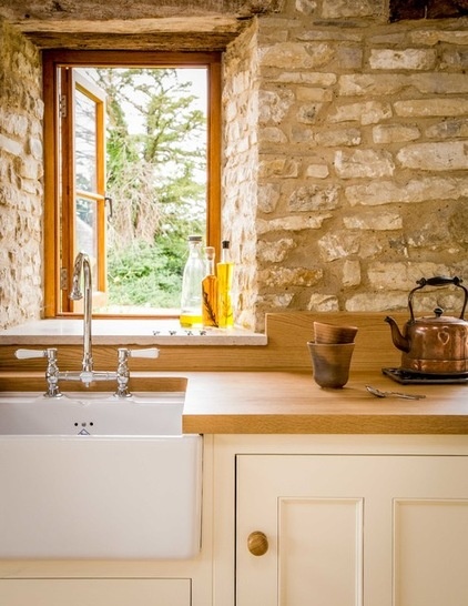 Traditional Kitchen by Sustainable Kitchens