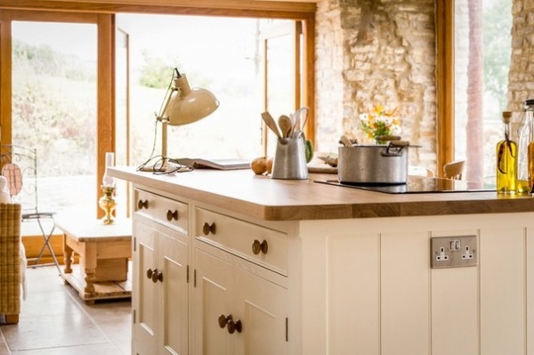 Traditional Kitchen by Sustainable Kitchens