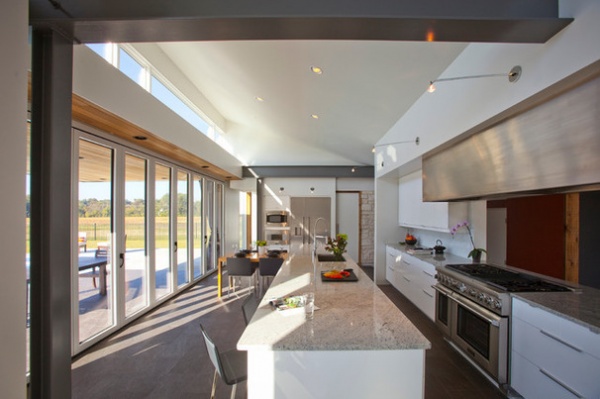 Modern Kitchen by RVP Photography